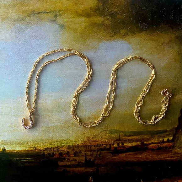 🤠✨ Leah Alexandra Horseshoe Necklace 9k Yellow Gold with Diamonds ✨🤠 - Picture 3 of 4